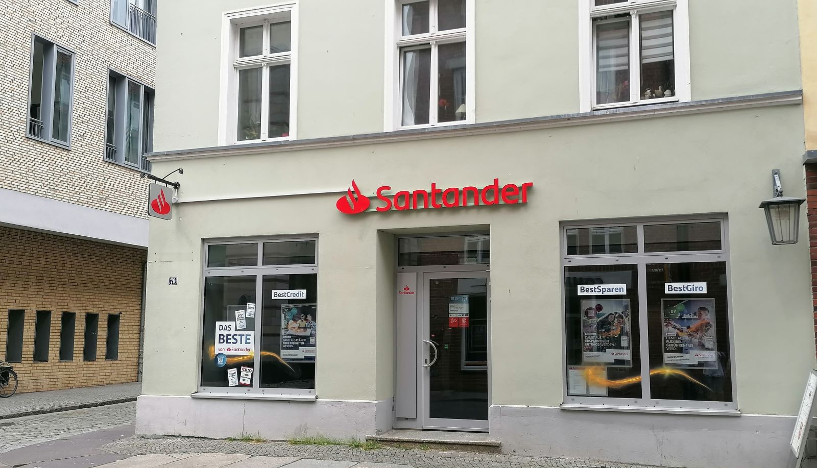Santander ATM Near Me Locate and Use Conveniently