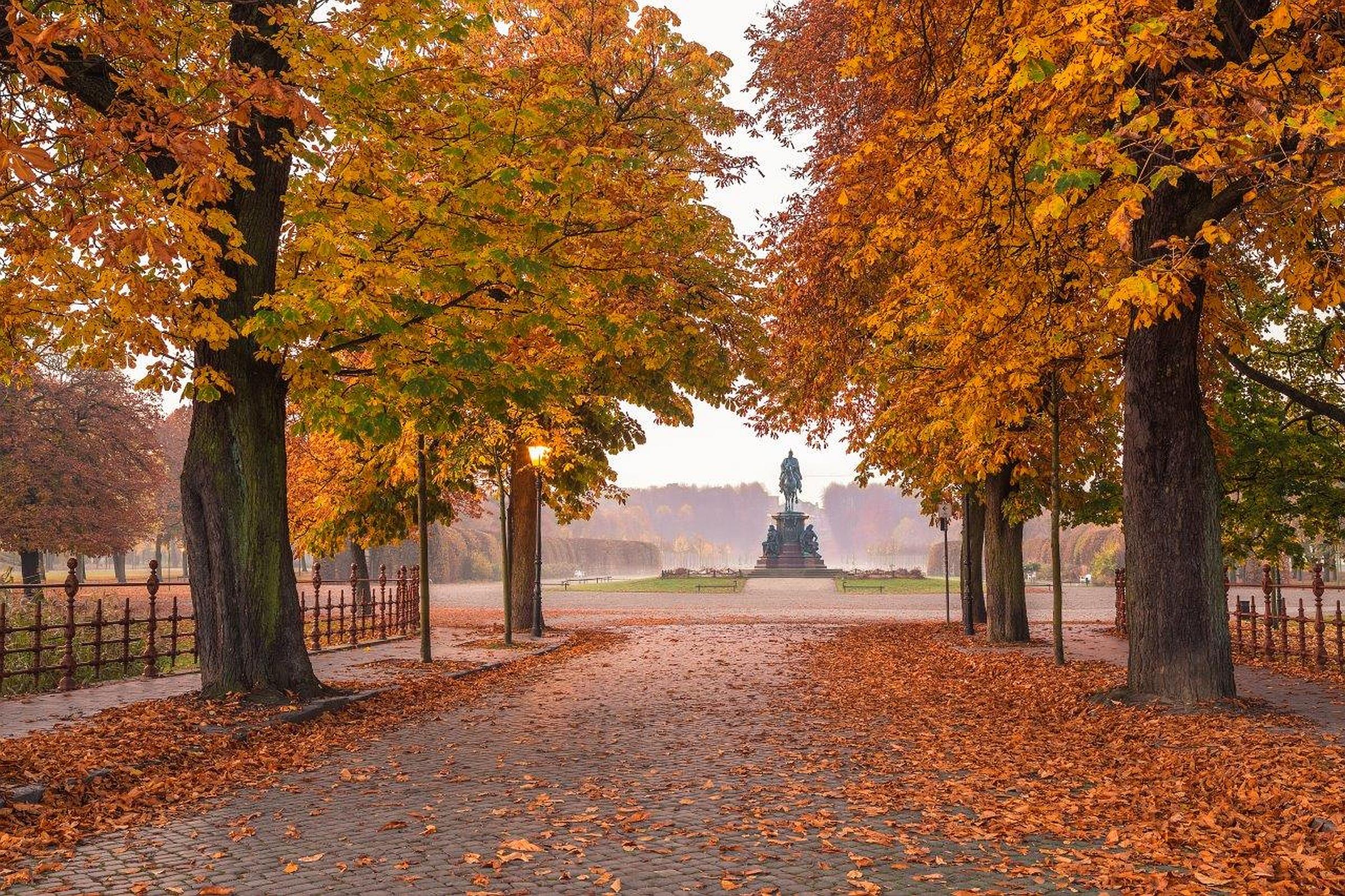 Schlossgarten Schwerin im Herbst © SSGK MV / Timm Allrich