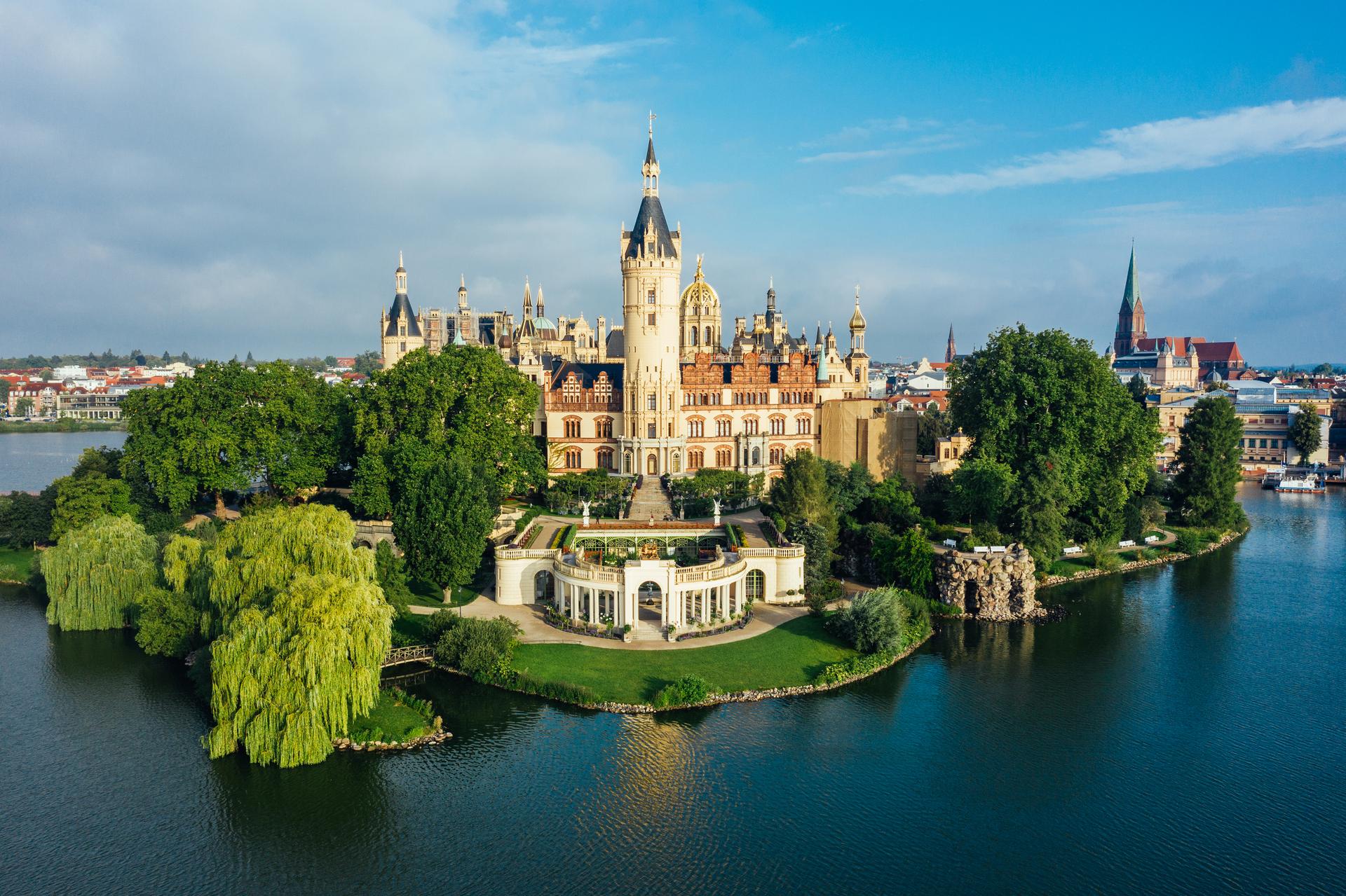 Blick auf das Schloss Schwerin vom Schweriner See © Felix Gänsicke