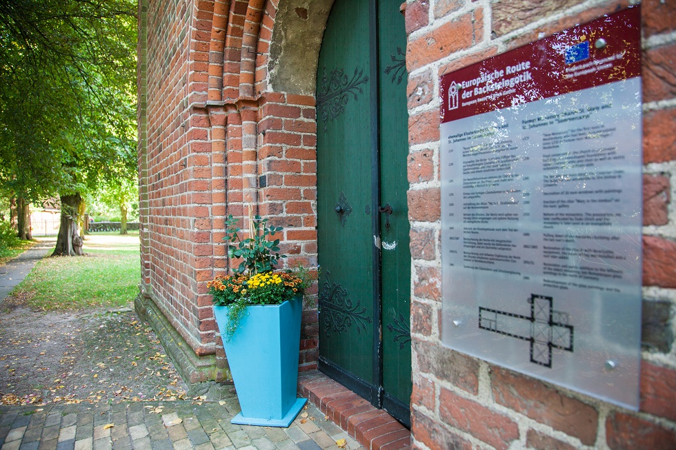 das Eingangsportal der Kirche © Frank Burger