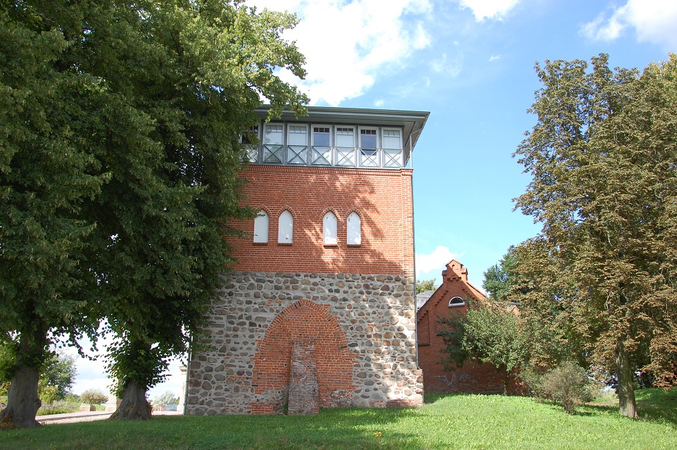 Der Amtsbergturm ist einziger erhaltener Teil des 1848 errichteten Amtsgebäudes.  © Gabriele Skorupski
