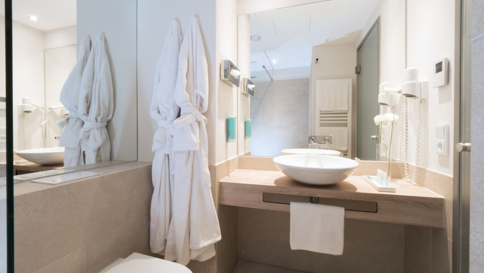 Badezimmer eines Standard-Doppelzimmers © Wonnemar-Resort Wismar
