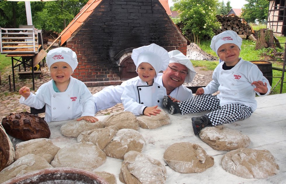 Kinder können sich als Bäcker betätigen © Freilichtmuseum Klockenhagen