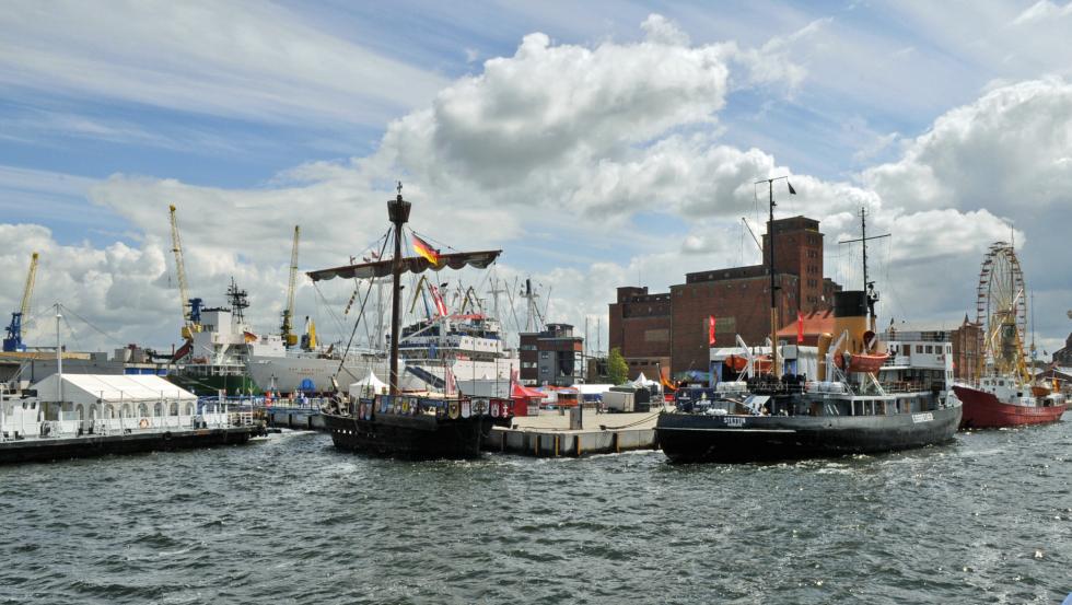 Alter Hafen während der Hafentage im Juni © Jens Meyer