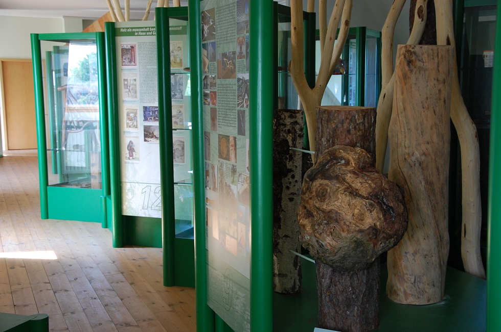 Der Rohstoff Holz steht im Mittelpunkt der Ausstellung des 