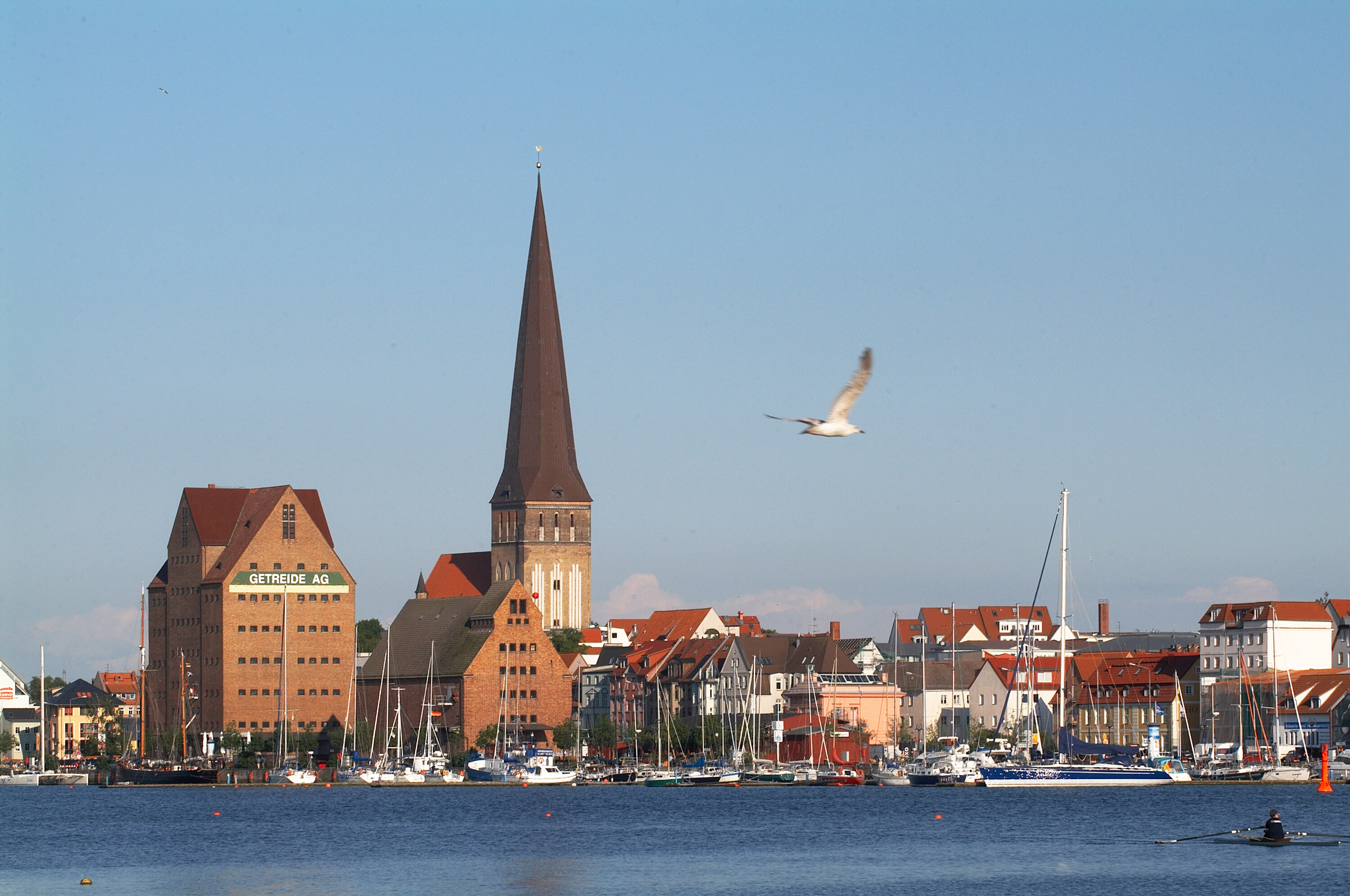 Stadthafen und  Petrikirche © Nordlicht