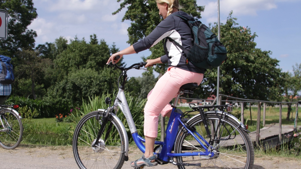 Auch E-Bikes können bei LEWITZ-Radler für ausgiebige Erkundungstouren durch die Lewitz gemietet werden © Netzwerk 