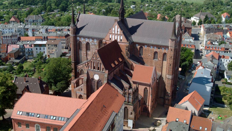 Luftansicht St. Georgen-Kirche © TZ Wismar, H. Volster
