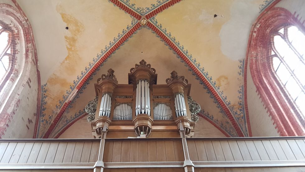 Blick auf die Orgel in der Inselkirche von Poel © VMO, R. Kral