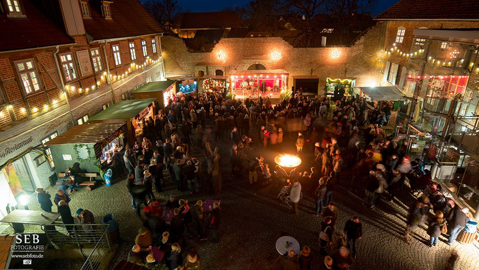 Weihnachtamarkt auf der Burg in Neustadt-Glewe © Stadt Neustadt-Glewe/ SEB Fotografie