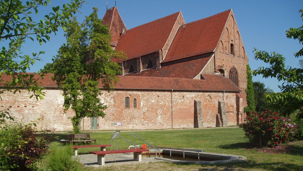Kloster mit Kneippbecken © Klosterverein Rehna e.V.
