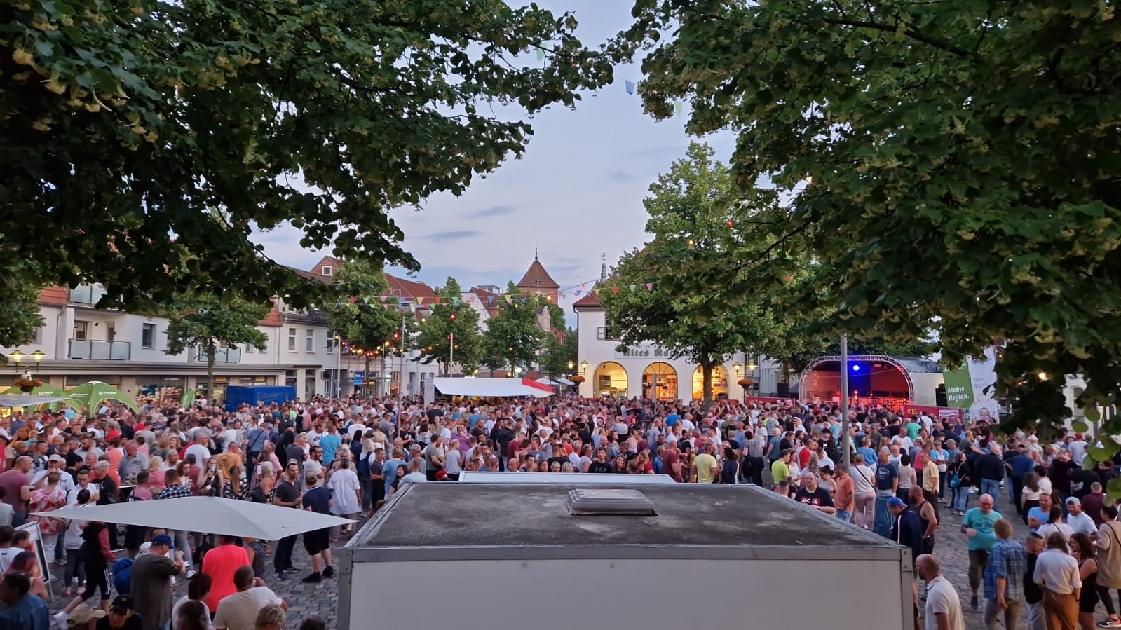 stadtfest-2022-blick-vom-rathaus-auf-den-markt © Stadt Grevesmühlen